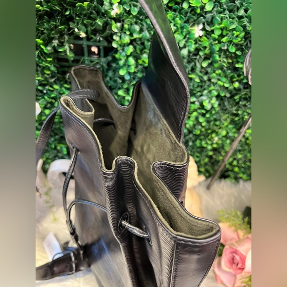 Louis Vuitton Epi Noe backpack with small wallet - Picture 2 of 14